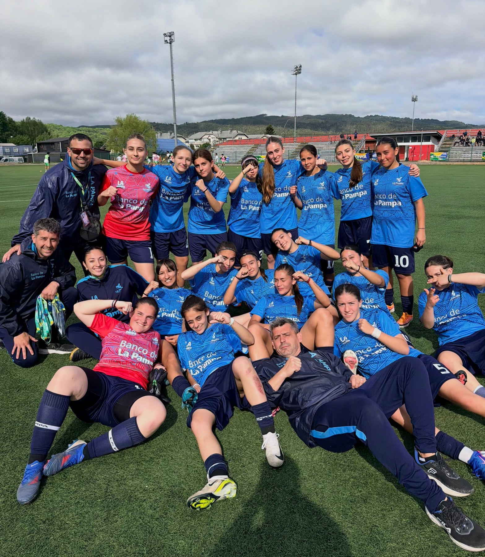 La selección femenina de La Pampa, en una fotografía publicada por Deportes La Pampa el 29 de octubre, en la previa de la final de Los Ríos 2026. Foto: Deportes La Pampa.