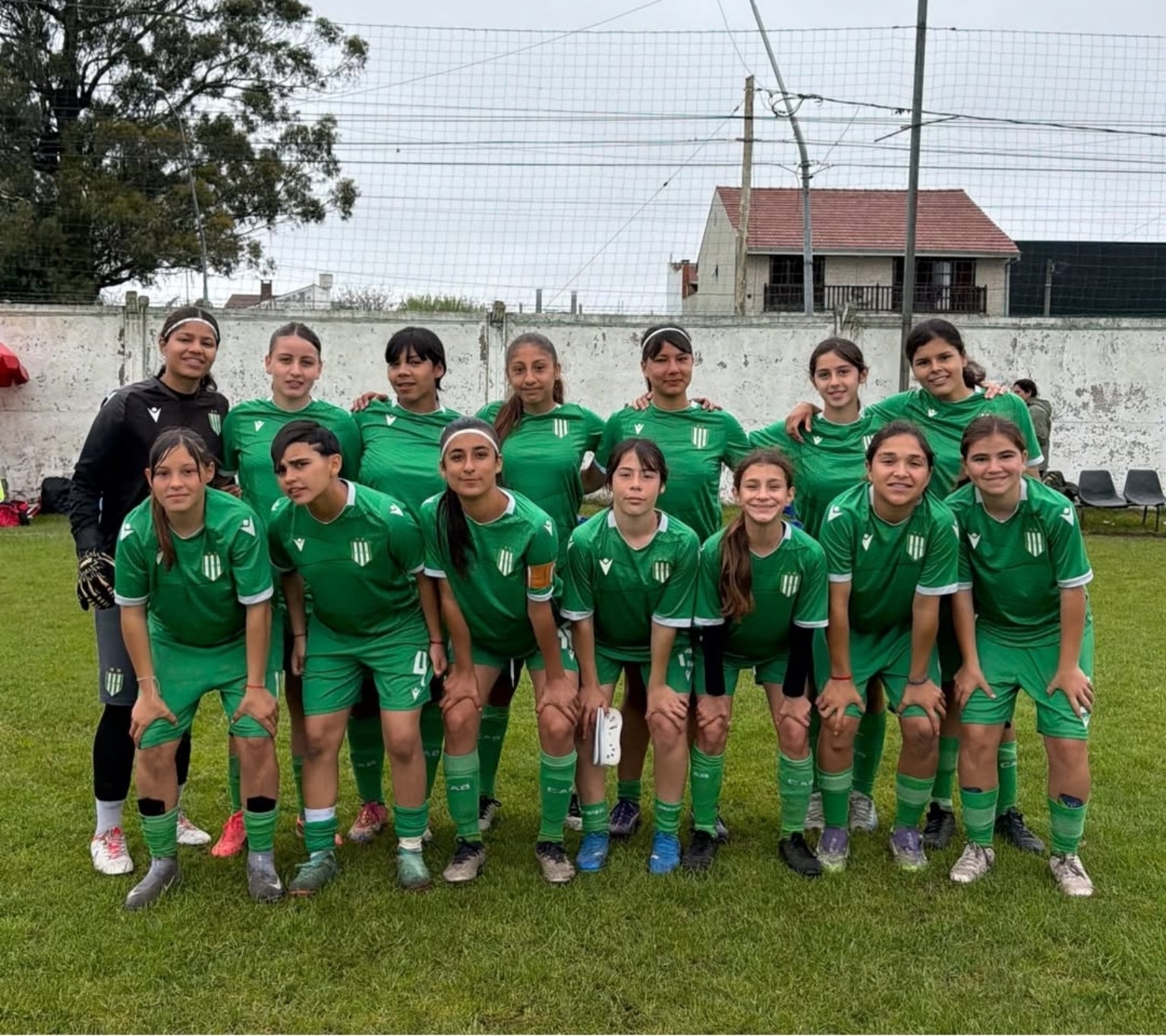 Las futbolistas del Taladro, protagonistas de la doble consagración del fútbol 11 femenino lomense.