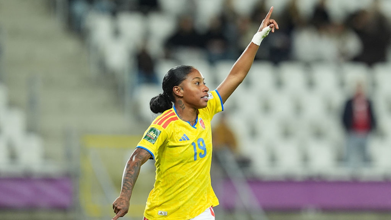 Una jugadora colombiana festeja durante el partido ante Italia