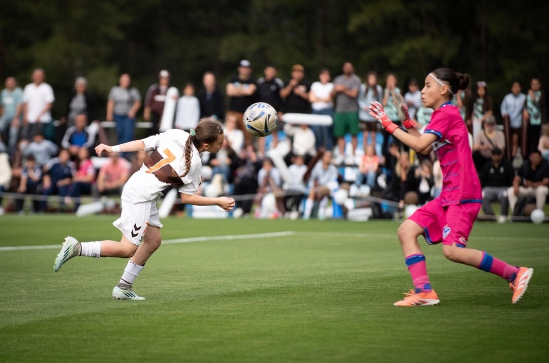 Platense durante el encuentro ante Vélez en la jornada de definición del Sub-12.