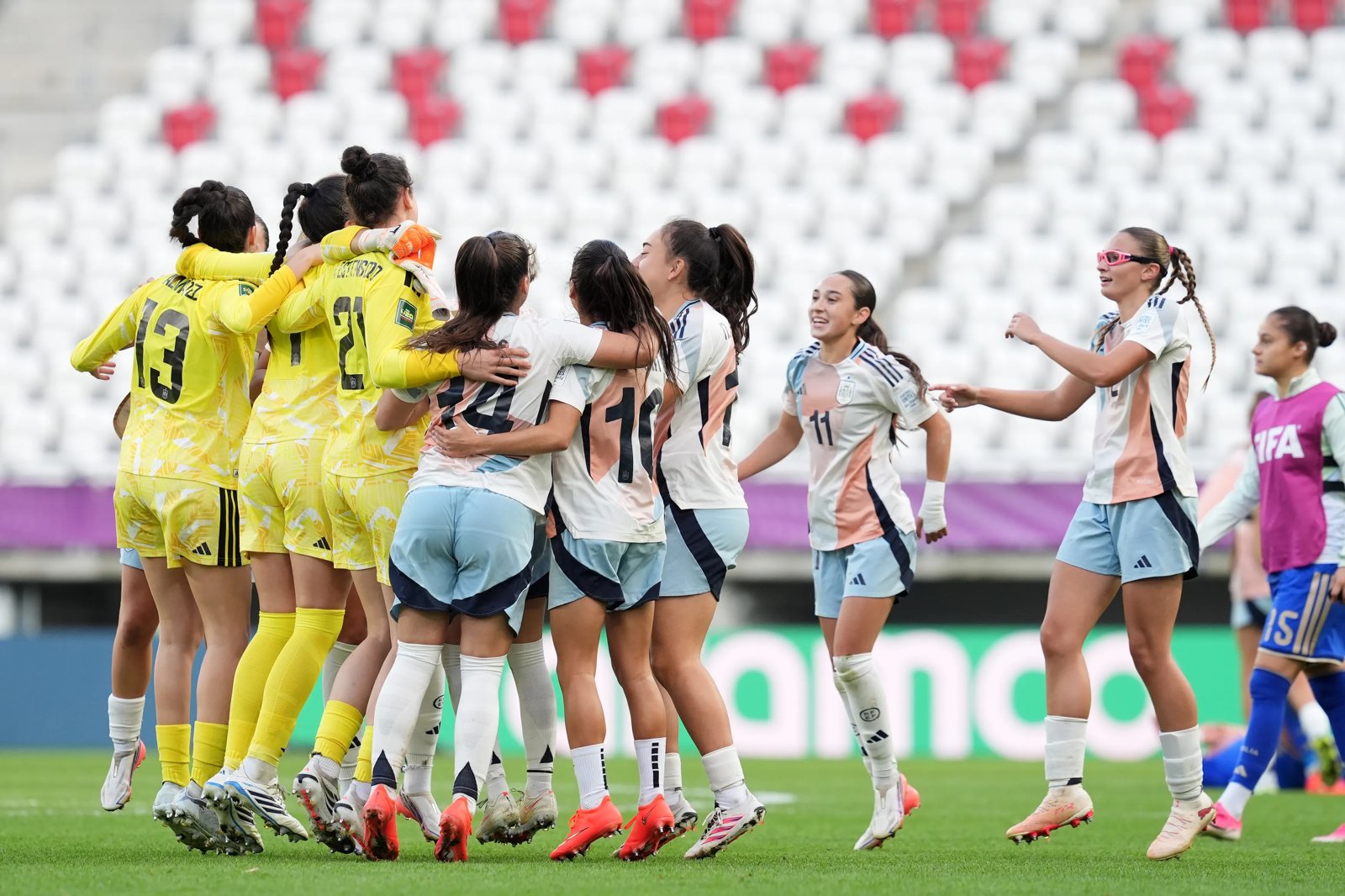 España celebra su clasificación a la final del Mundial Femenino Sub-20