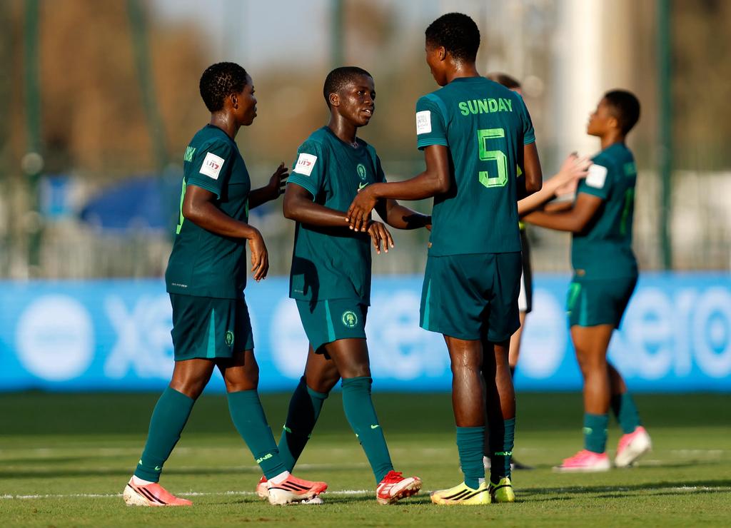 Mary Dunstan celebra con Ohunene Sunday el segundo gol de Nigeria ante México, en los octavos del 29 de octubre de 2026. Foto: Joern Pollex – FIFA/FIFA vía Getty Images.